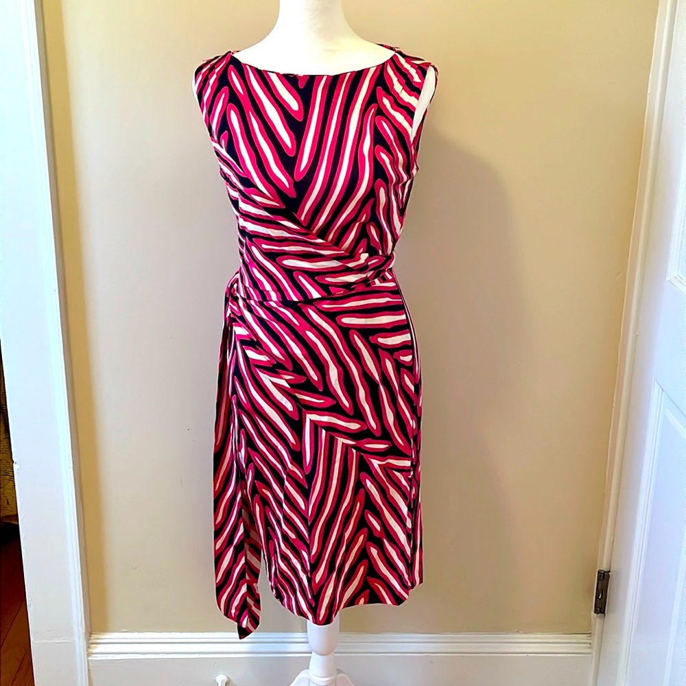 Gorgeous DVF dress - classic silhouette that can be worn all year!